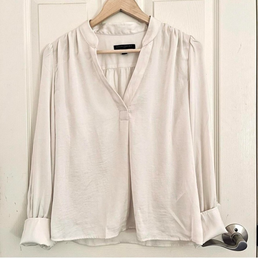 Banana Republic V Neck Puff Sleeve Blouse Off White